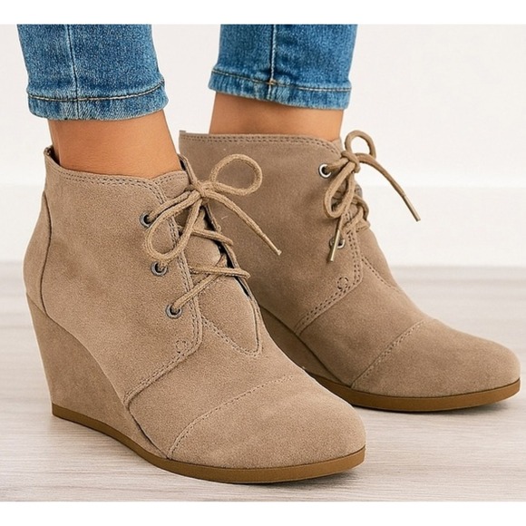 TOMS Suede Desert Wedge Booties‎ Ankle Boots Lace Up Taupe Women's Size 7.5 - Picture 1 of 10